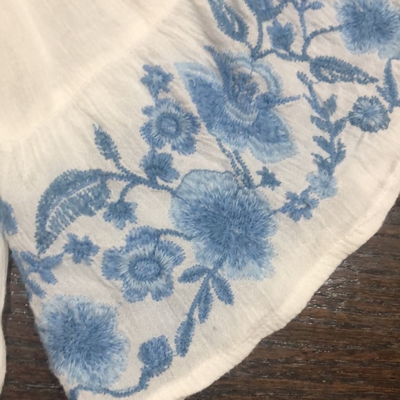 Hollister size extra small off shoulder top - Picture 7 of 8